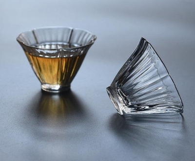 IKUE - Japanese High Temperature Resistant Flower-shaped small glass tea cup - 6 pcs